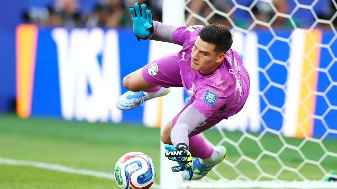 Manchester United Bidik Kiper Muda Paraguay Orlando Gill